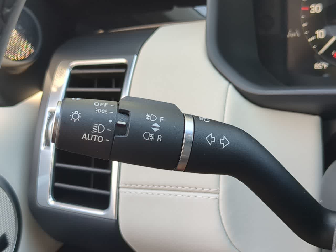 Thumbnail: 2025 Land Rover Discovery - 27