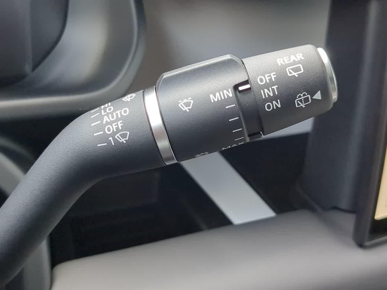 Thumbnail: 2025 Land Rover Defender - 28