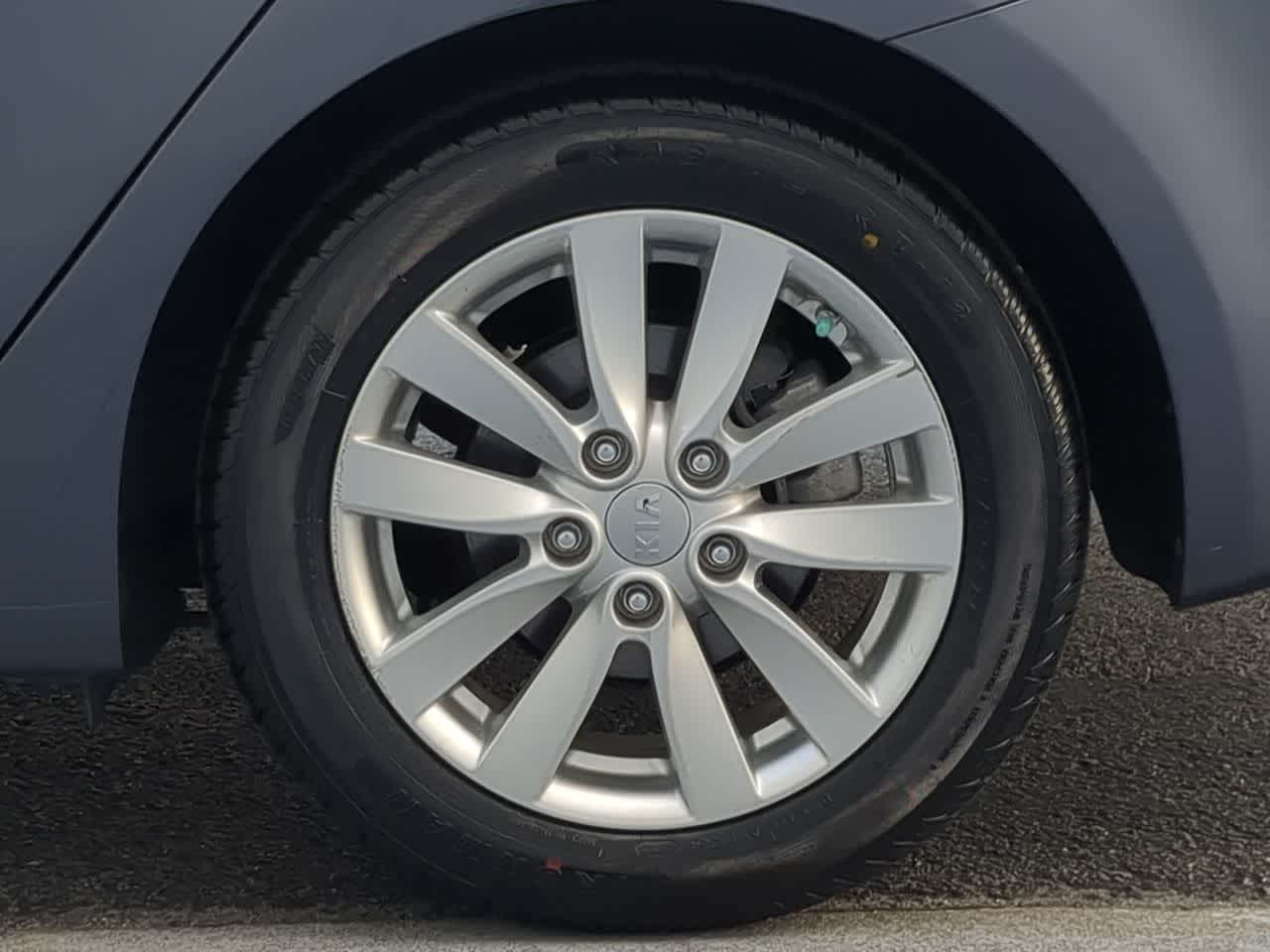 Thumbnail: 2016 Kia Forte - 13