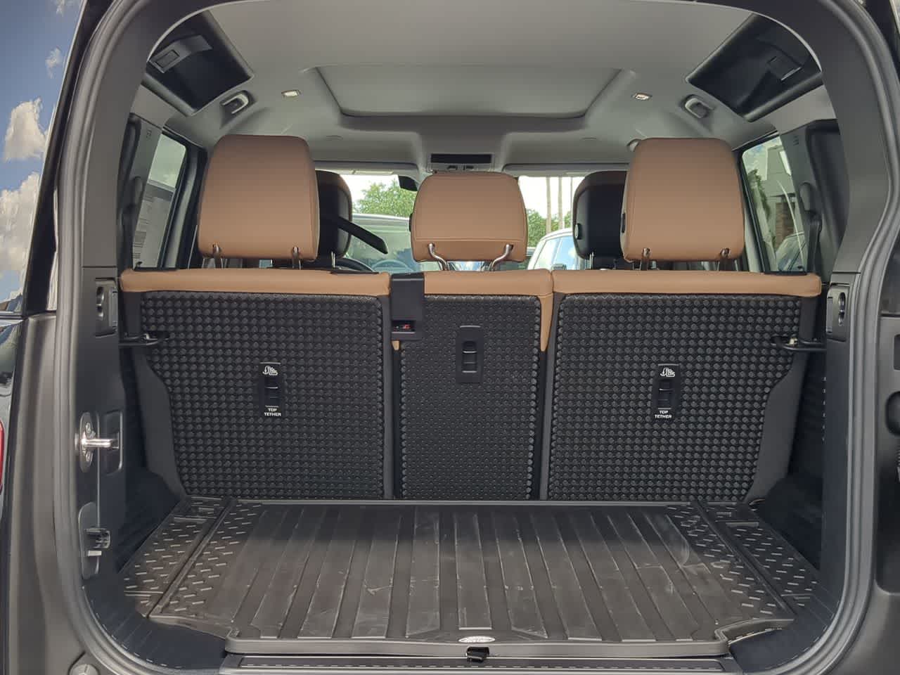 Thumbnail: 2025 Land Rover Defender - 37