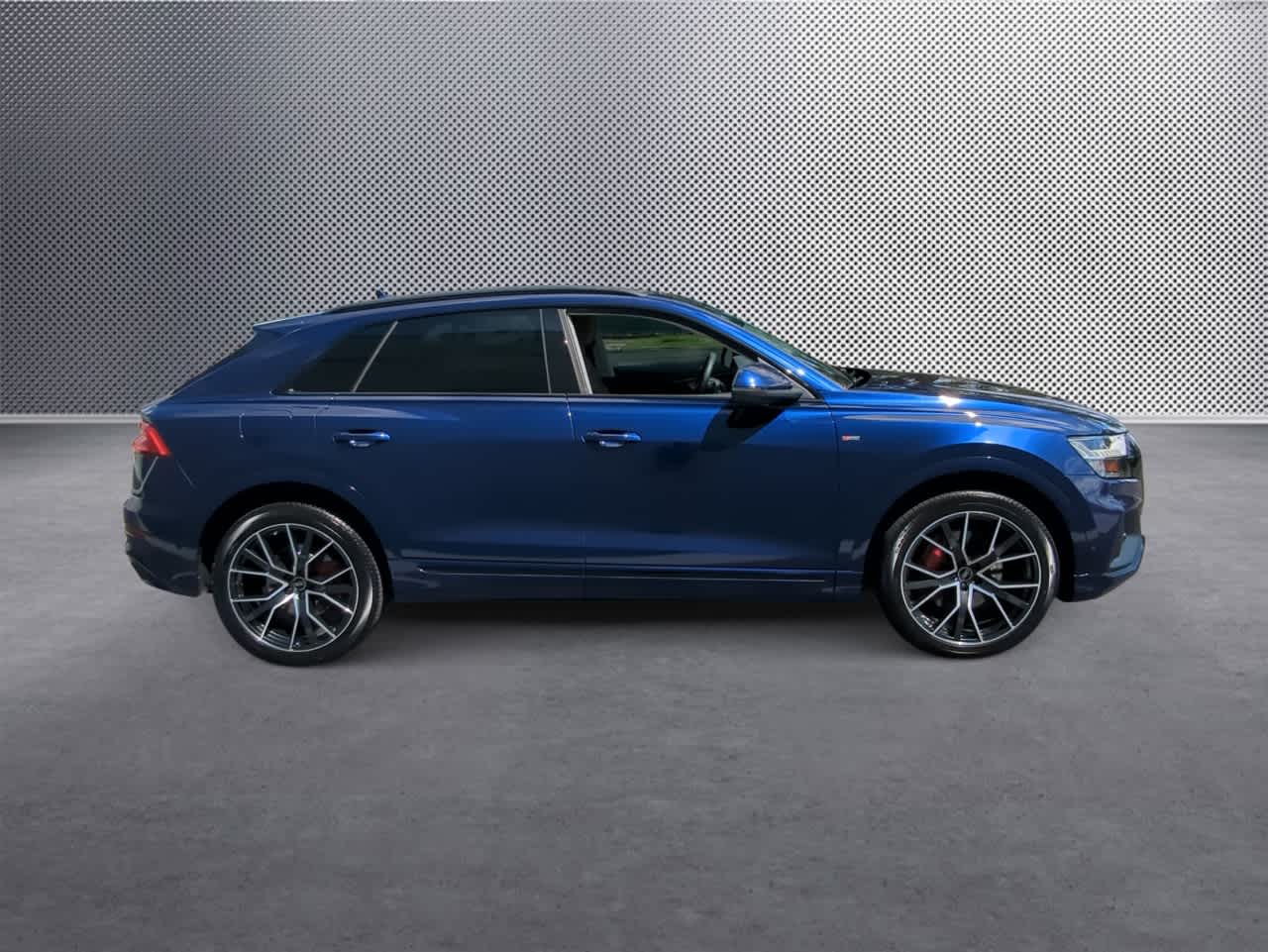 Thumbnail: 2022 Audi Q8 - 9