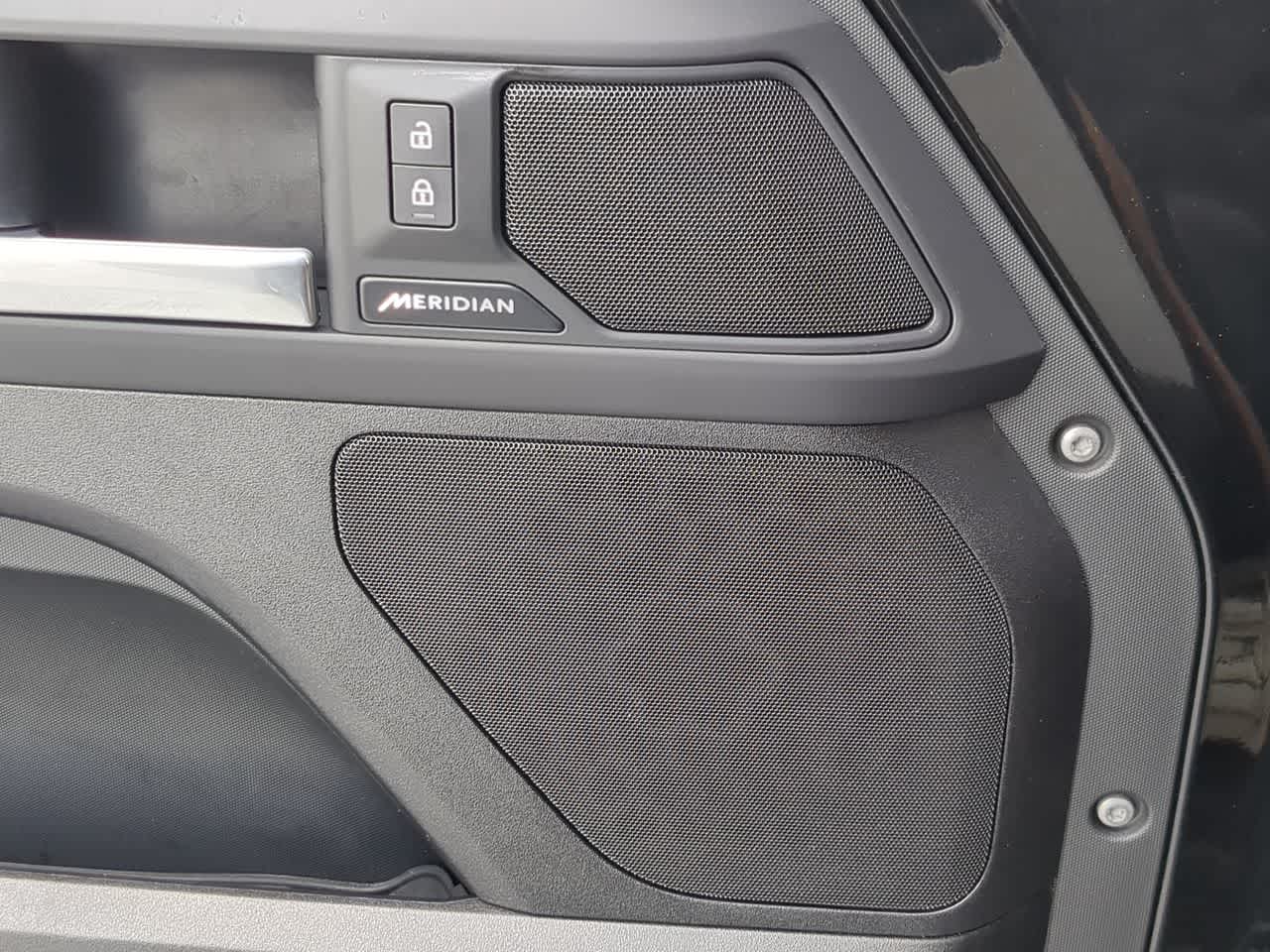 Thumbnail: 2025 Land Rover Defender - 32