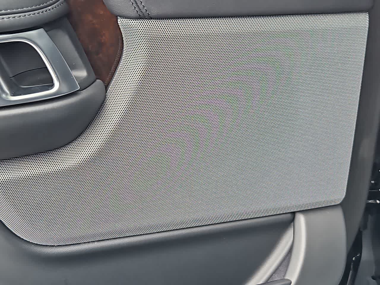 Thumbnail: 2022 Land Rover Range Rover - 33