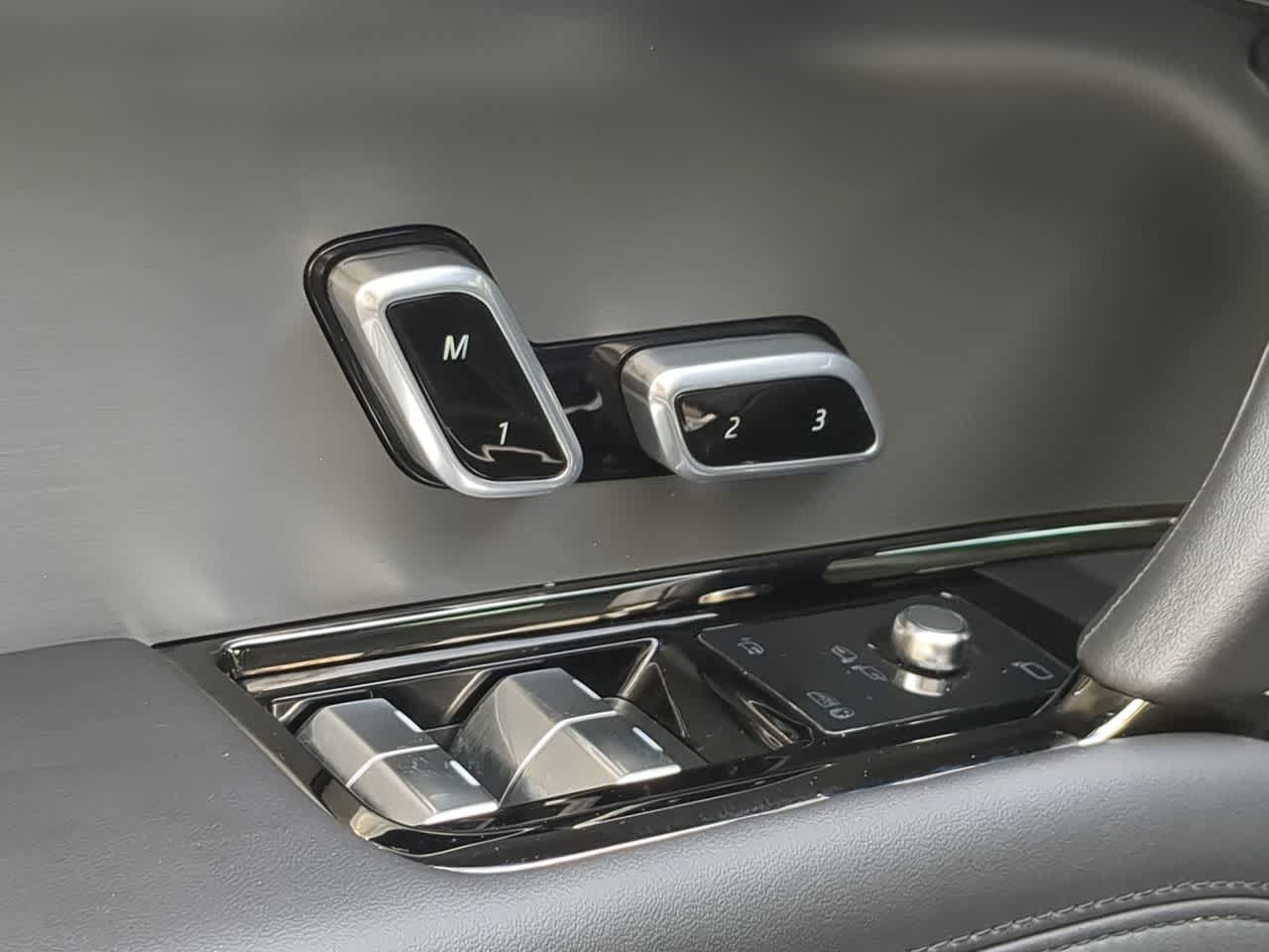 Thumbnail: 2025 Land Rover Range Rover Sport - 18