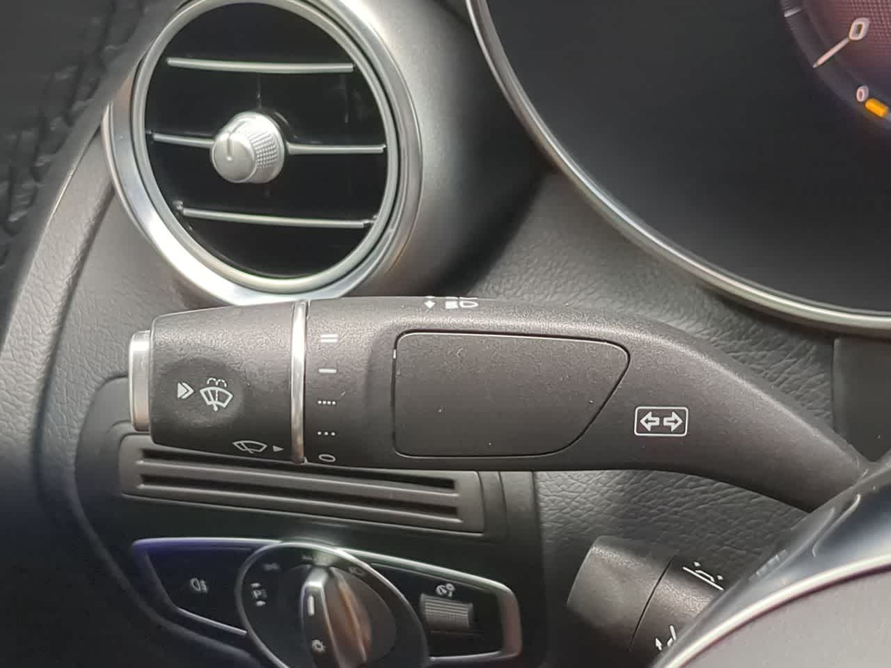 Thumbnail: 2022 Mercedes-Benz GLC - 28