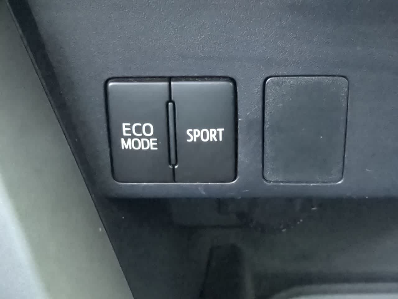 Thumbnail: 2016 Toyota RAV4 - 36