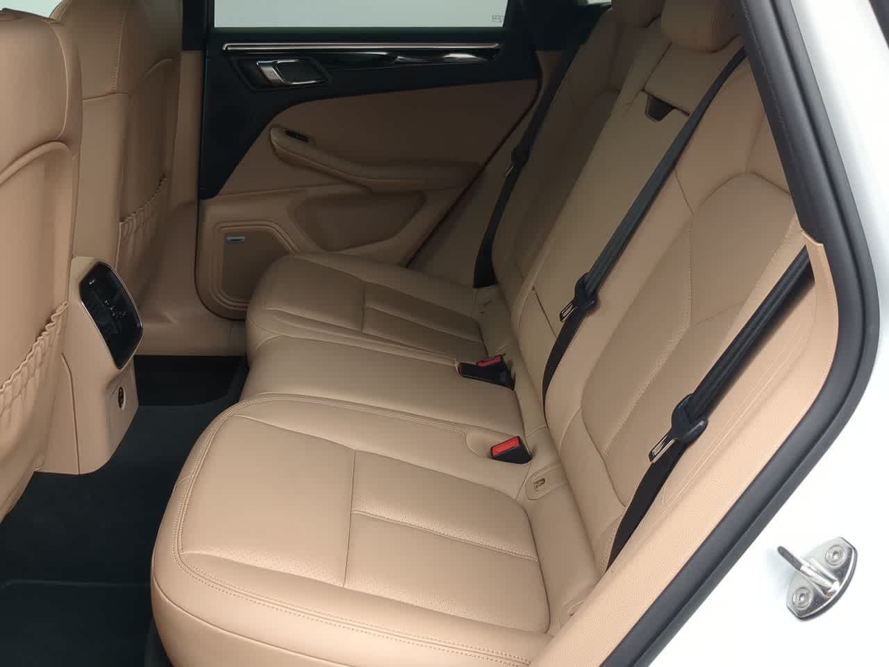 Thumbnail: 2021 Porsche Macan - 20