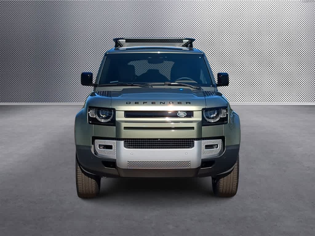2025 Land Rover Defender 110 S photo 3