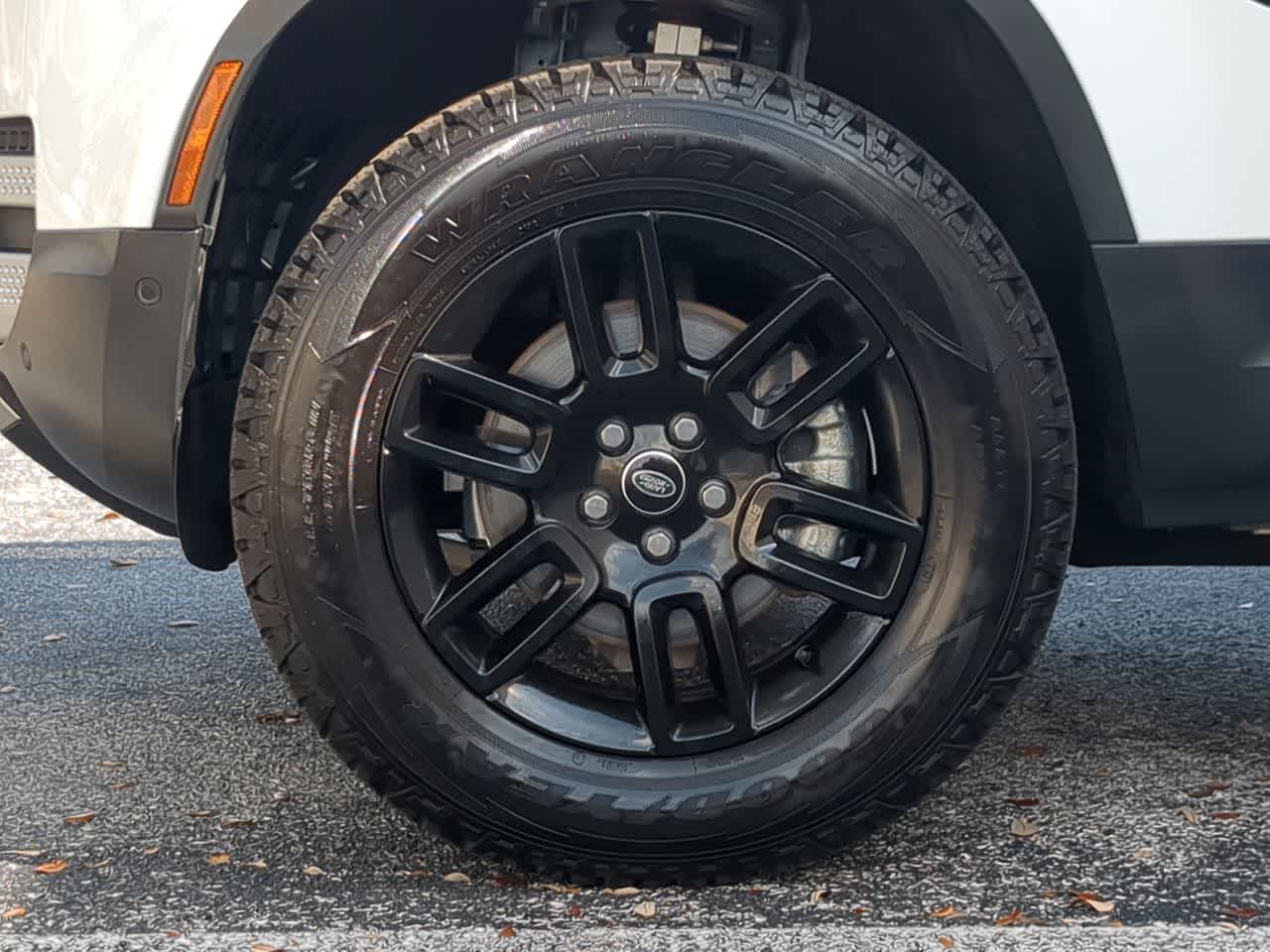 Thumbnail: 2025 Land Rover Defender - 14