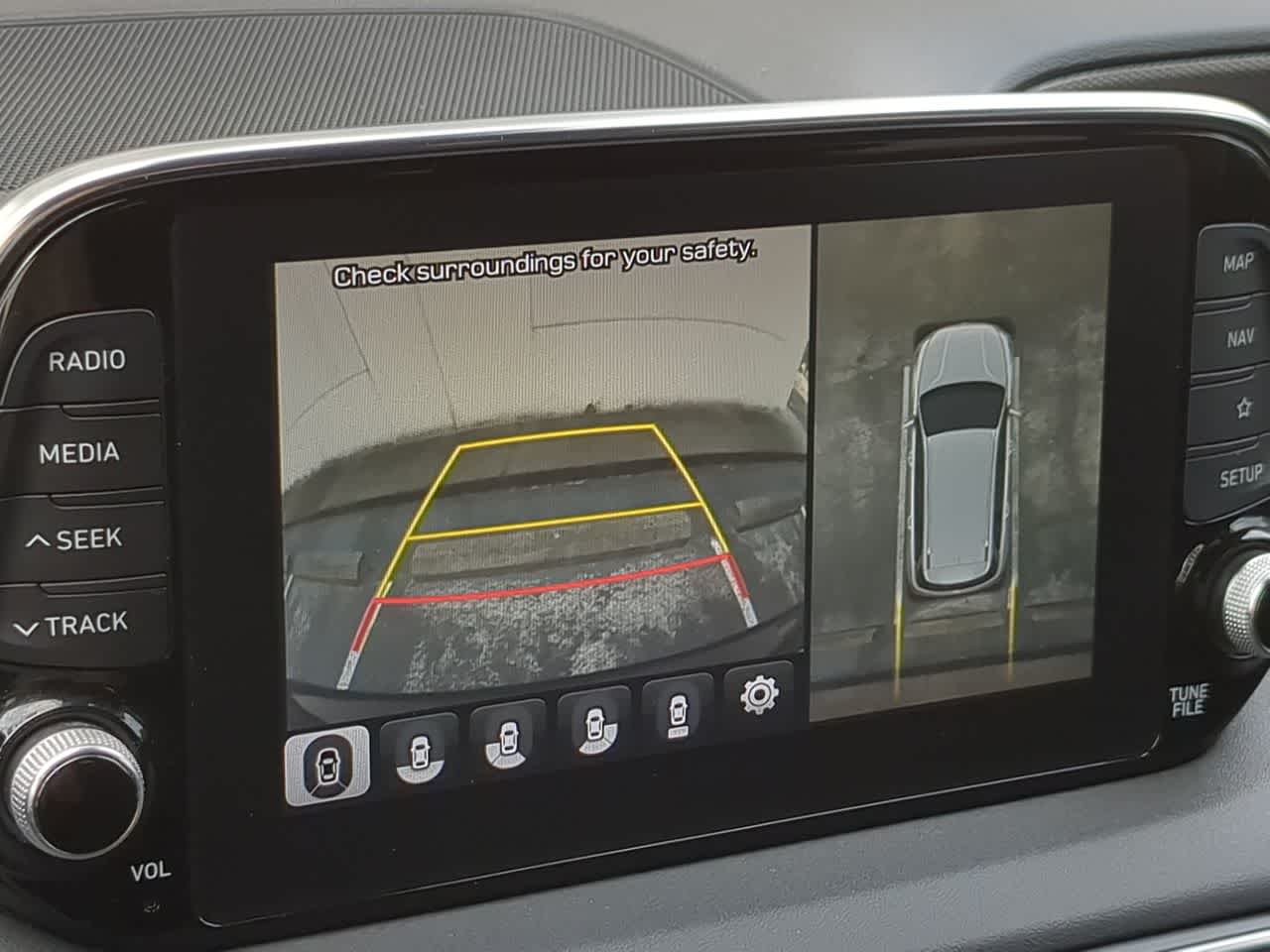 Thumbnail: 2020 Hyundai Santa Fe - 32