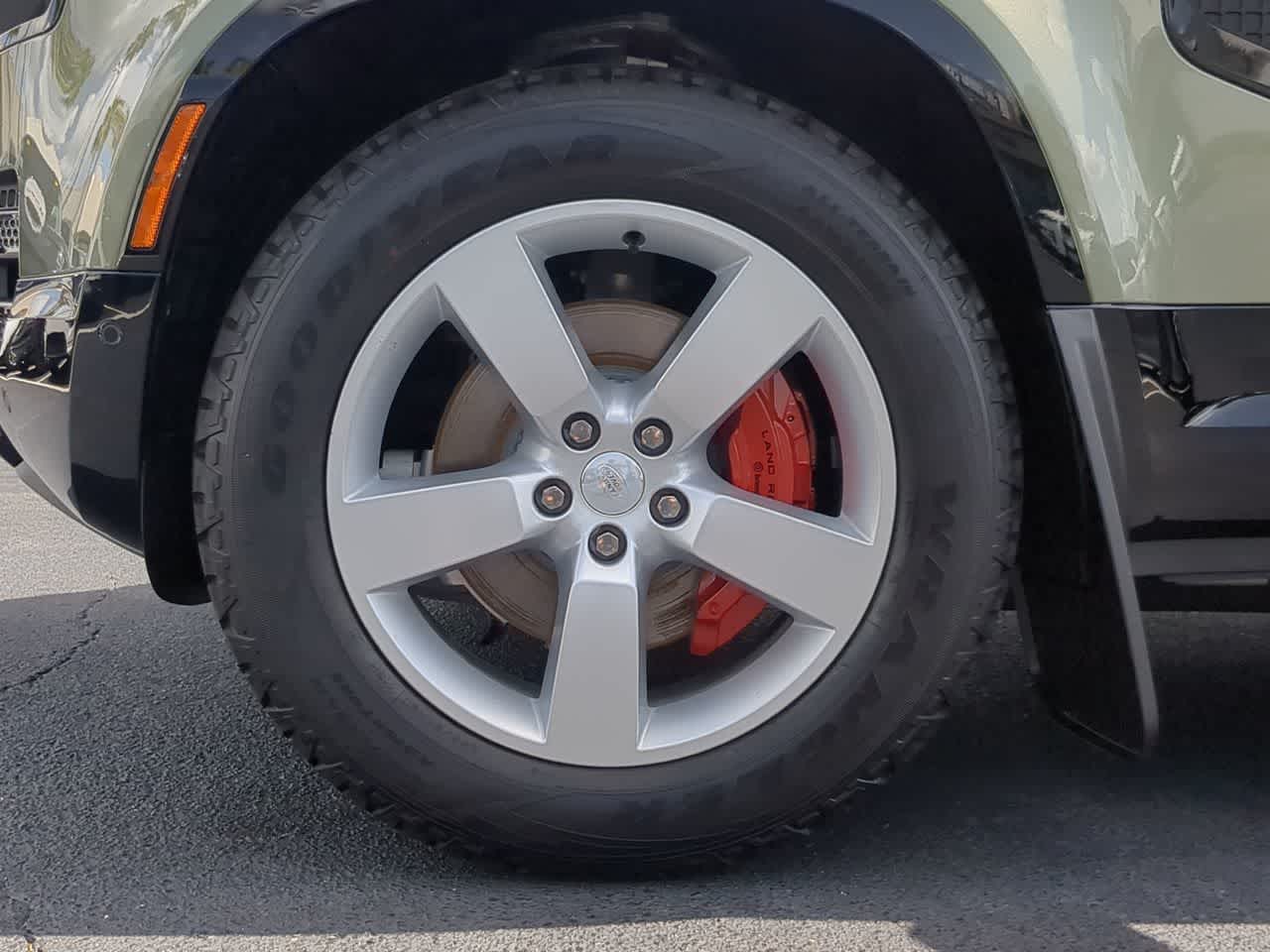 Thumbnail: 2025 Land Rover Defender - 14