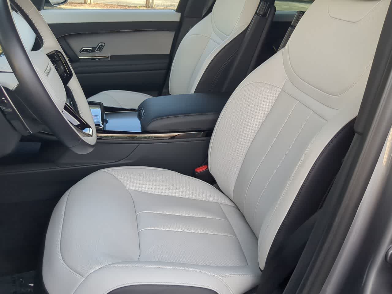 Thumbnail: 2025 Land Rover Range Rover Sport - 17