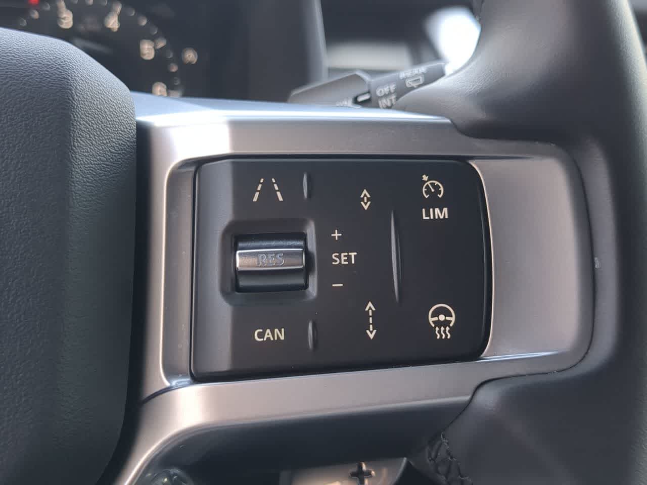 Thumbnail: 2025 Land Rover Discovery - 26