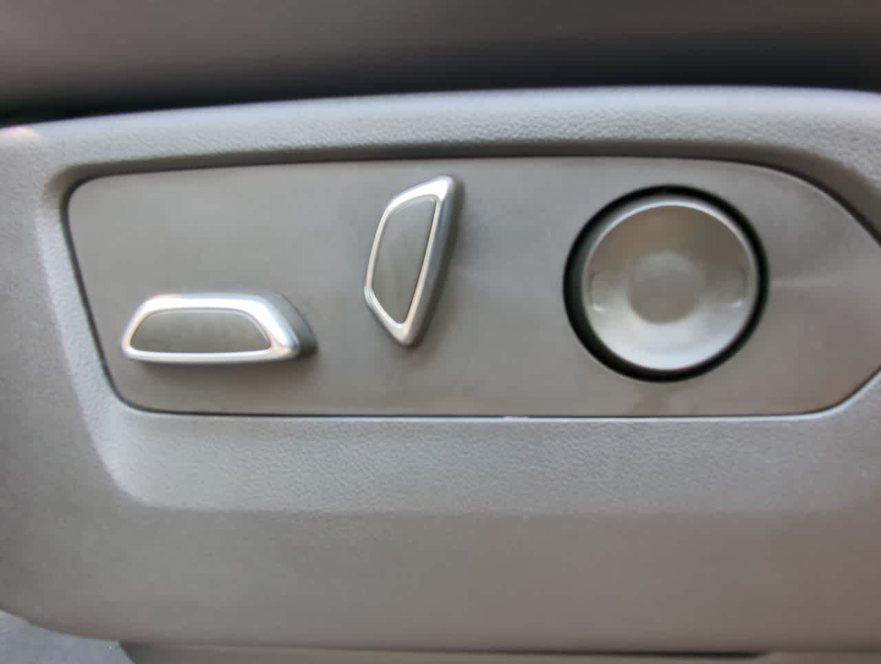 Thumbnail: 2023 Cadillac Escalade - 17