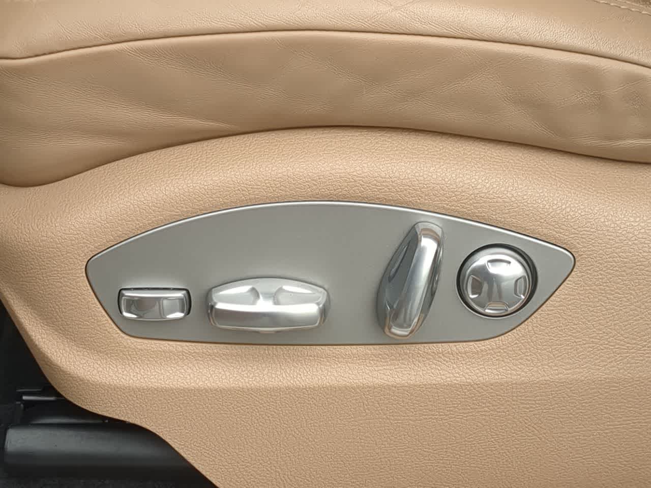 Thumbnail: 2021 Porsche Macan - 17