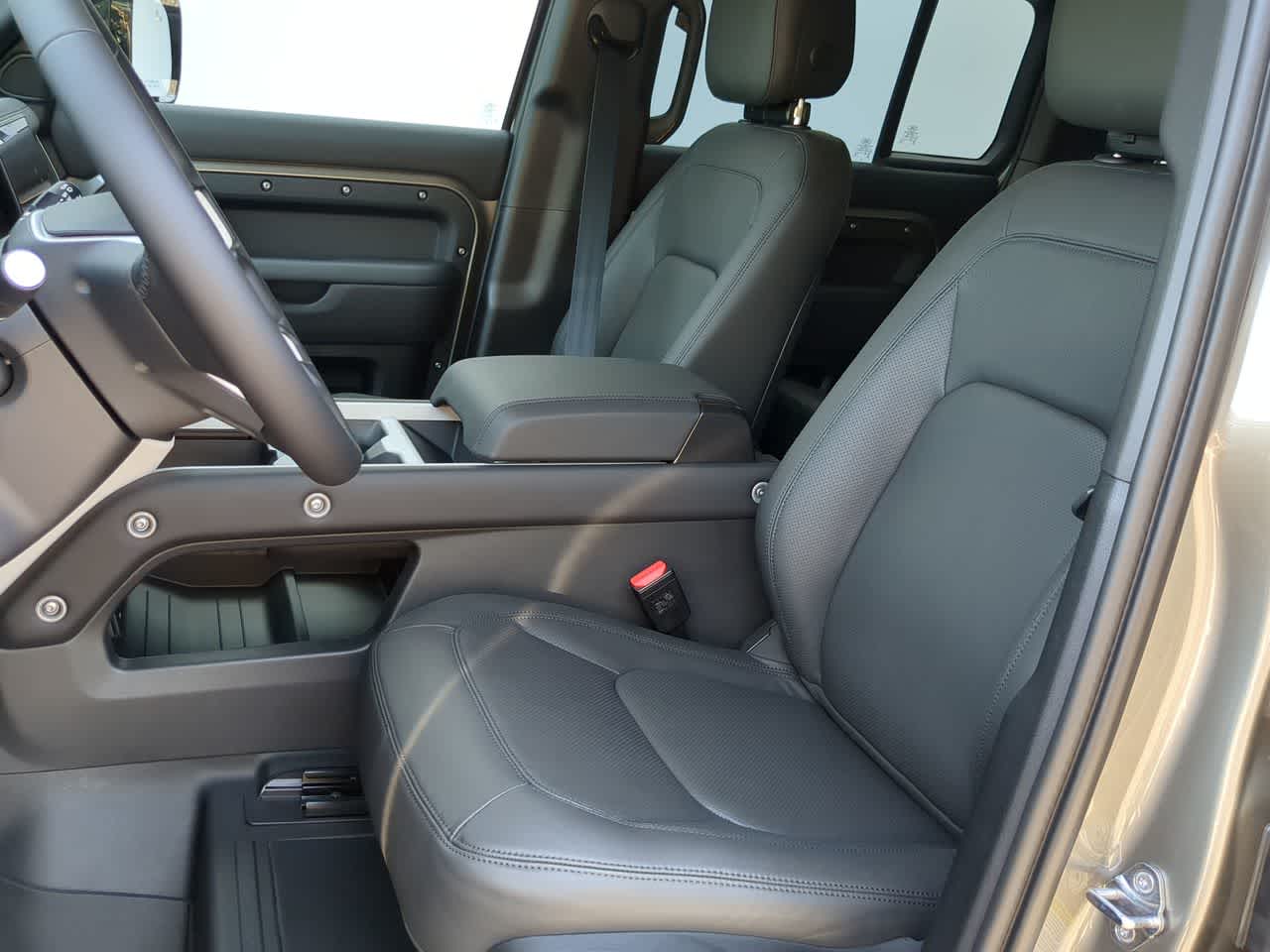 Thumbnail: 2025 Land Rover Defender - 17