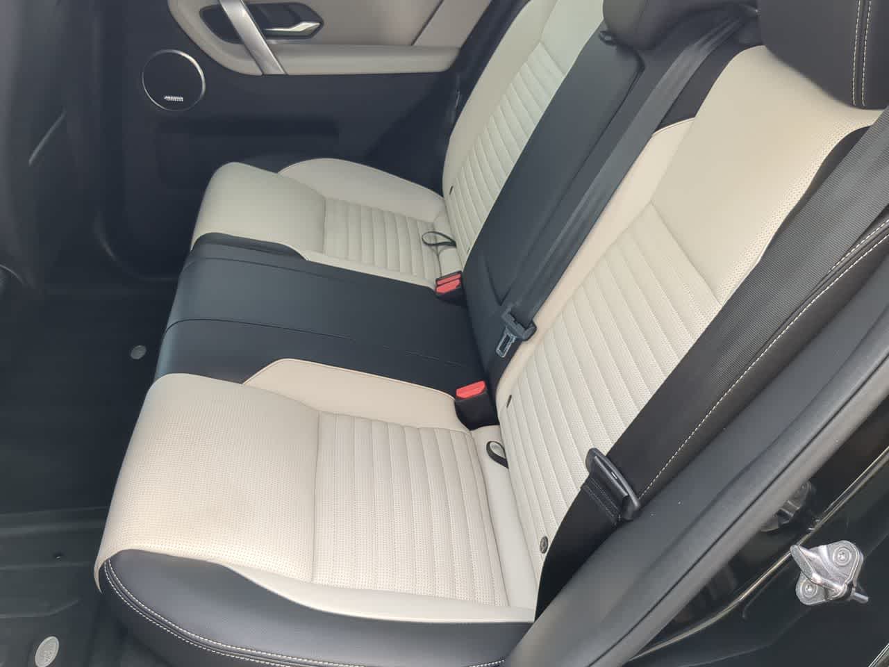 Thumbnail: 2025 Land Rover Discovery Sport - 20