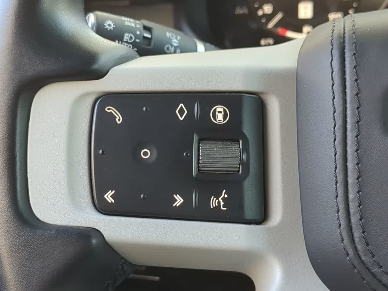 Thumbnail: 2024 Land Rover Defender - 25