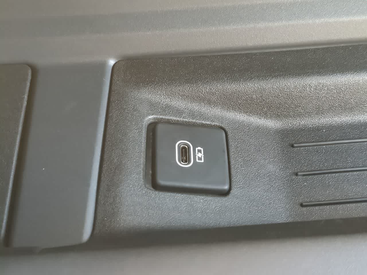 Thumbnail: 2024 Land Rover Defender - 33