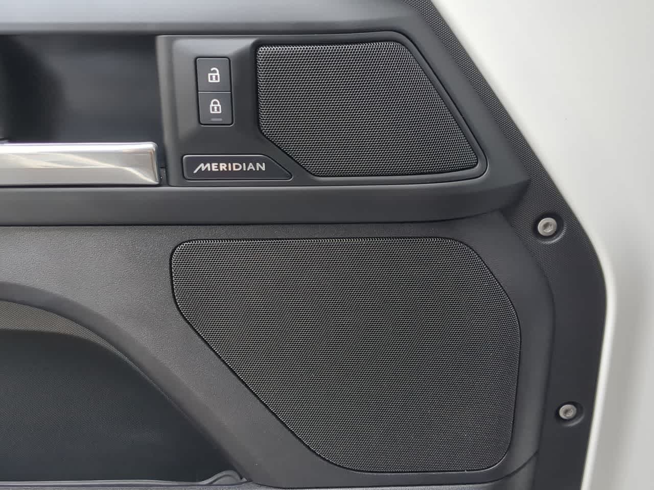 Thumbnail: 2025 Land Rover Defender - 33