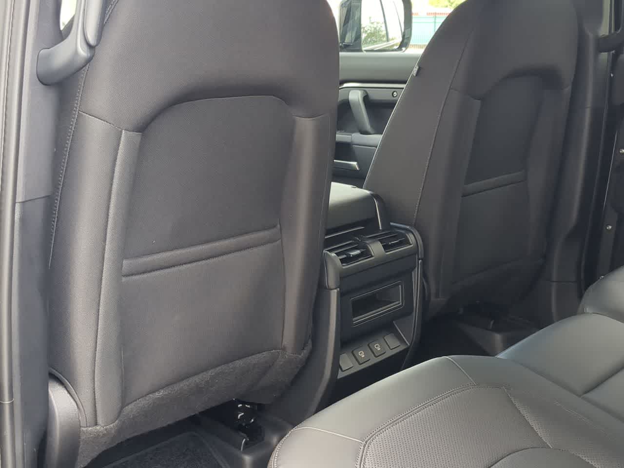 Thumbnail: 2025 Land Rover Defender - 17