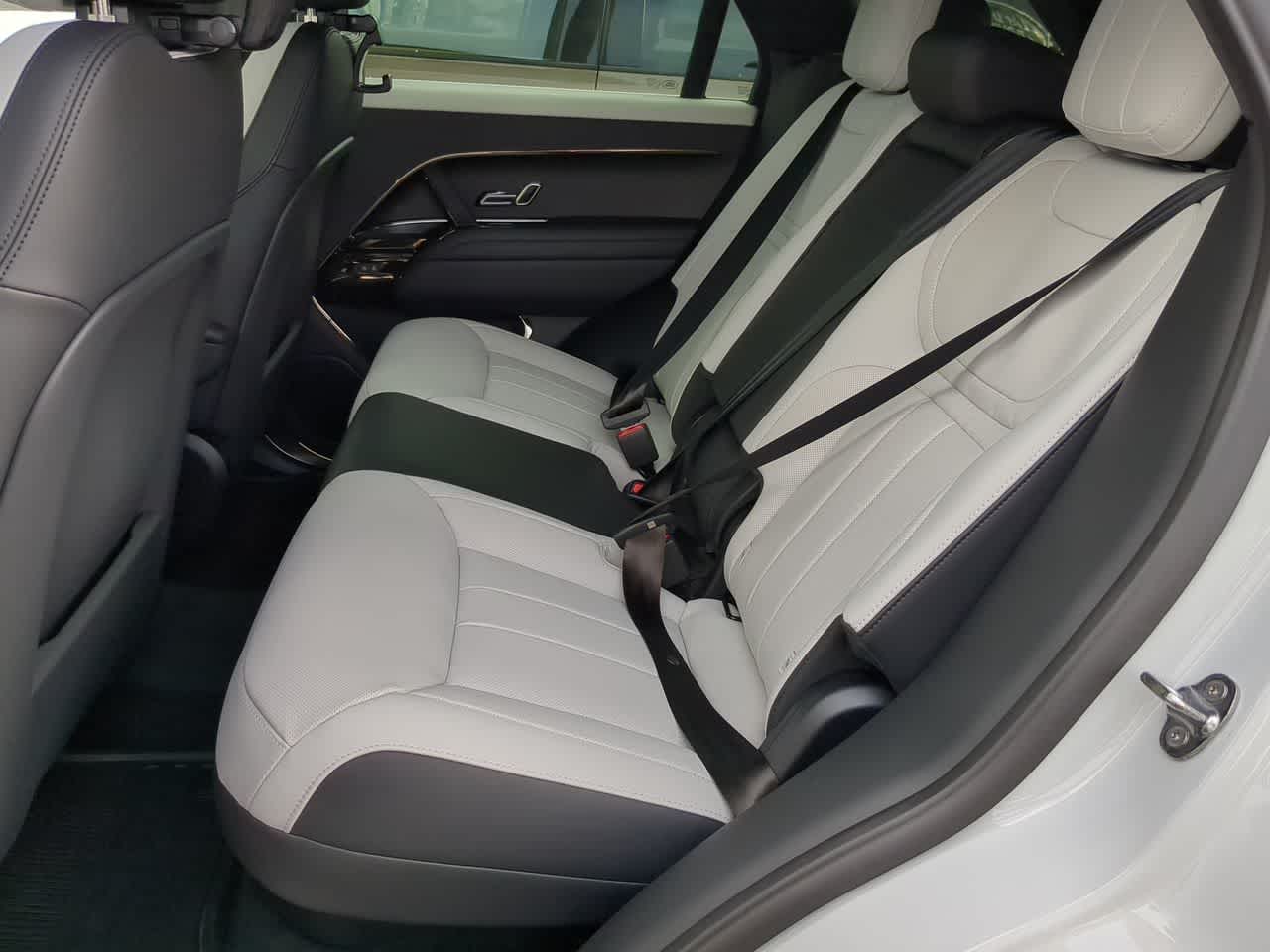 Thumbnail: 2025 Land Rover Range Rover Sport - 20