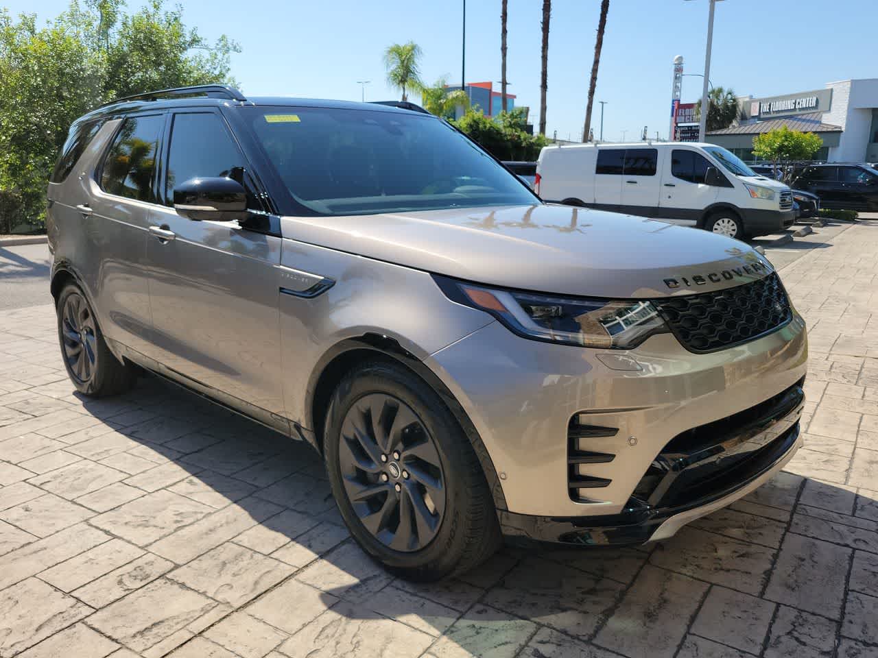 2023 Land Rover Discovery R-Dynamic S 7