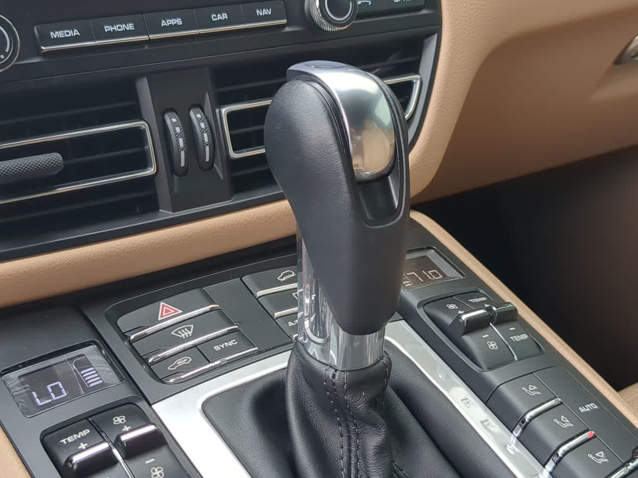 Thumbnail: 2021 Porsche Macan - 33