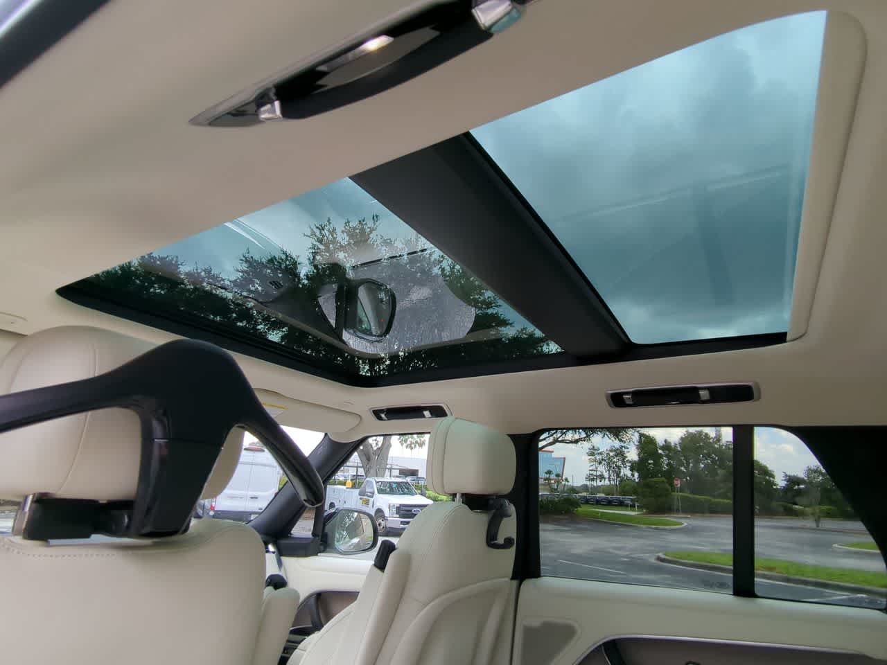 Thumbnail: 2025 Land Rover Range Rover - 23