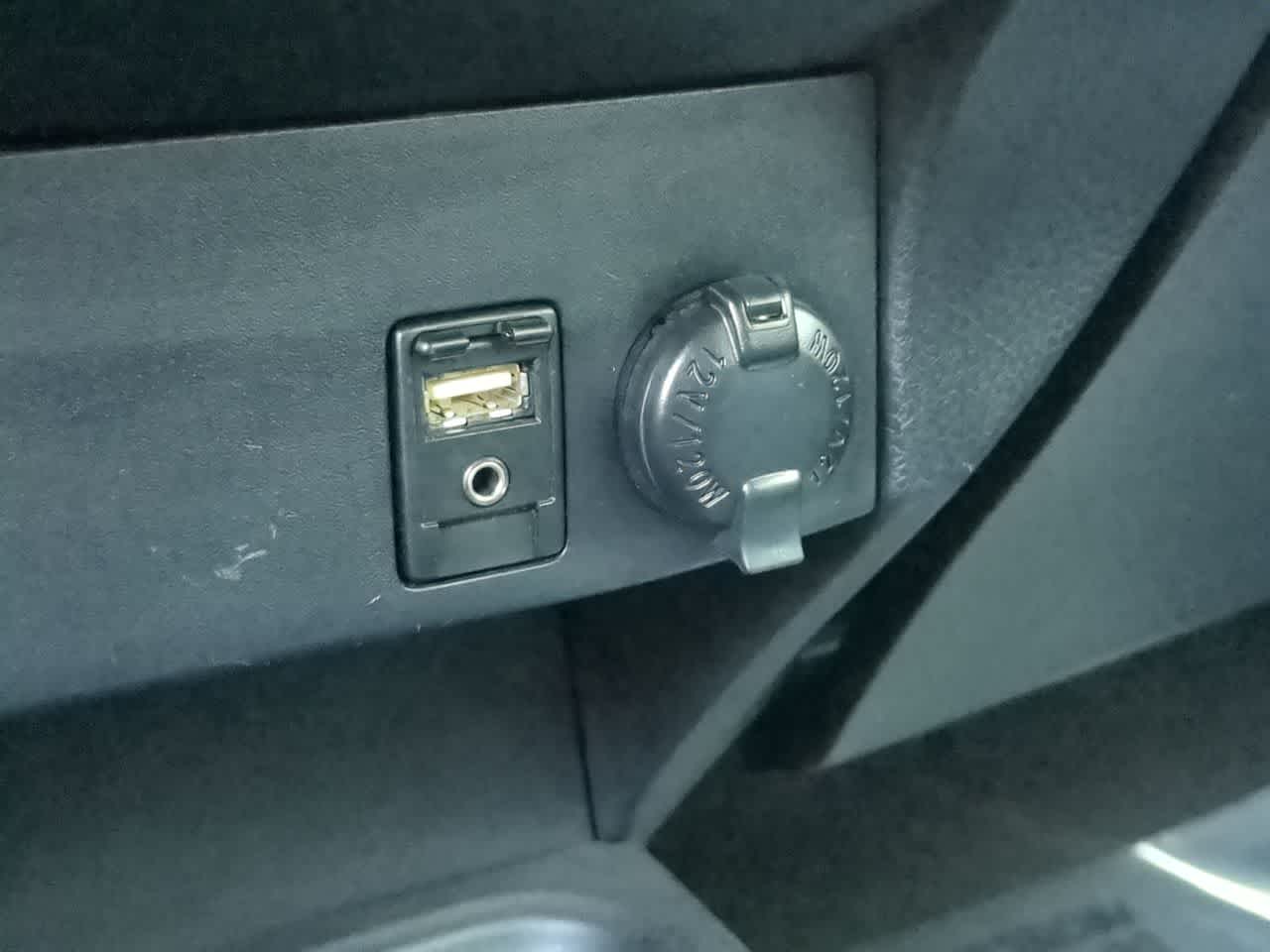 Thumbnail: 2016 Toyota RAV4 - 29