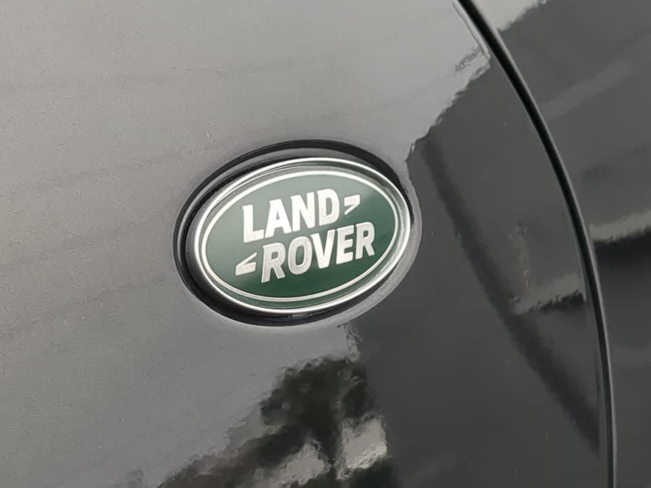 Thumbnail: 2023 Land Rover Discovery - 11