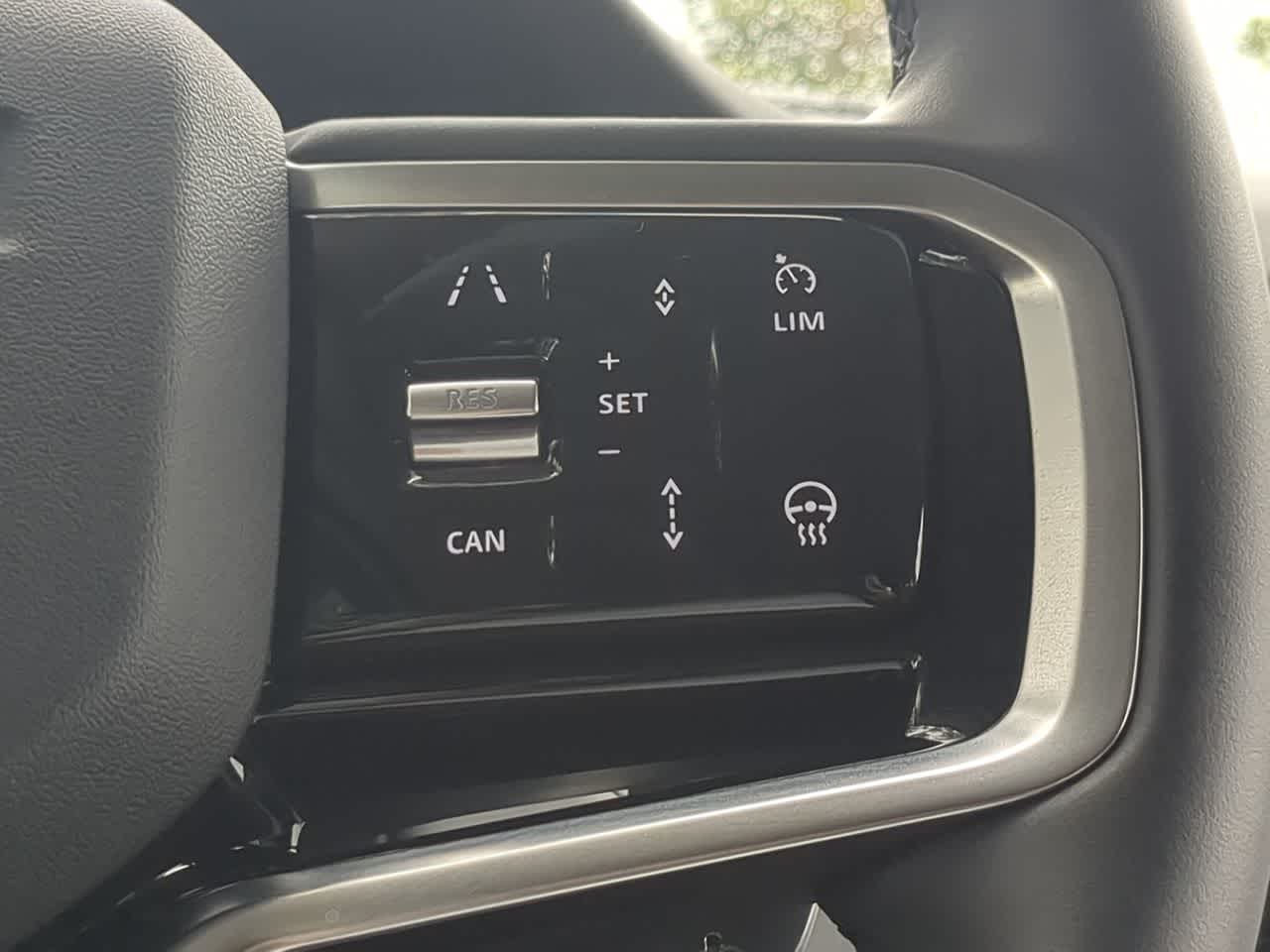 Thumbnail: 2025 Land Rover Discovery Sport - 23