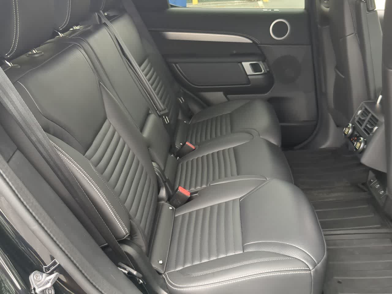 Thumbnail: 2025 Land Rover Discovery - 22