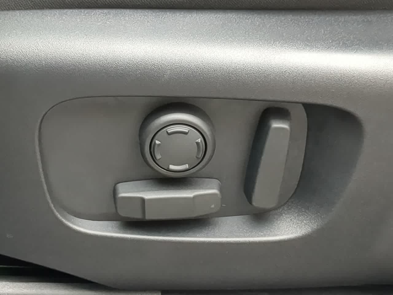 Thumbnail: 2024 Land Rover Range Rover Velar - 17