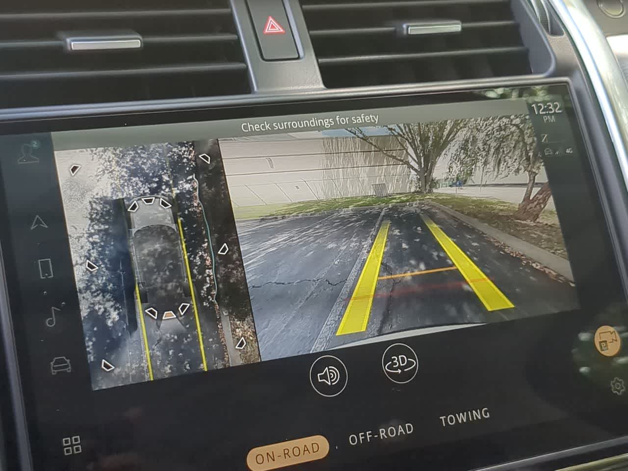 Thumbnail: 2025 Land Rover Discovery - 32