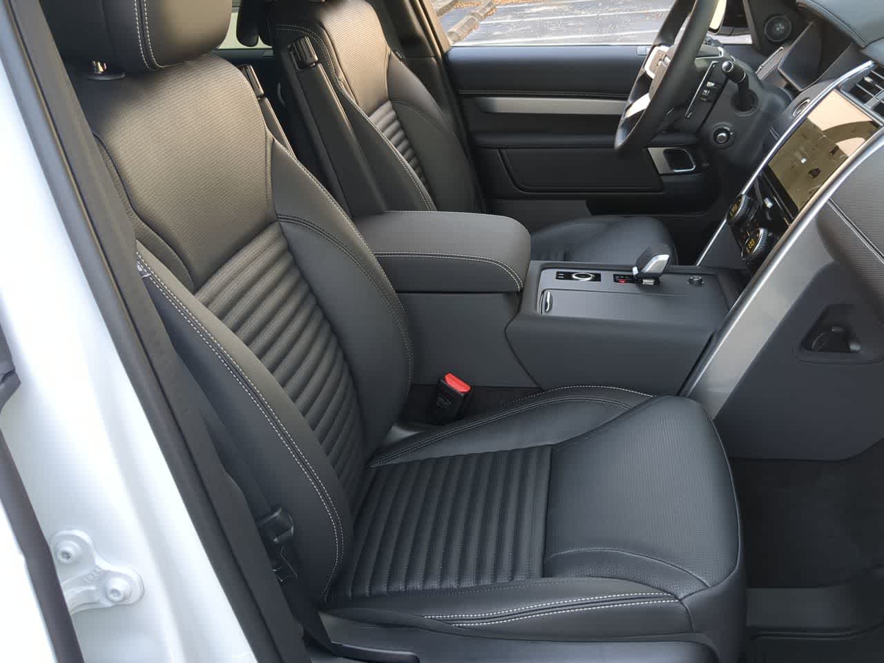 Thumbnail: 2026 Land Rover Discovery - 24