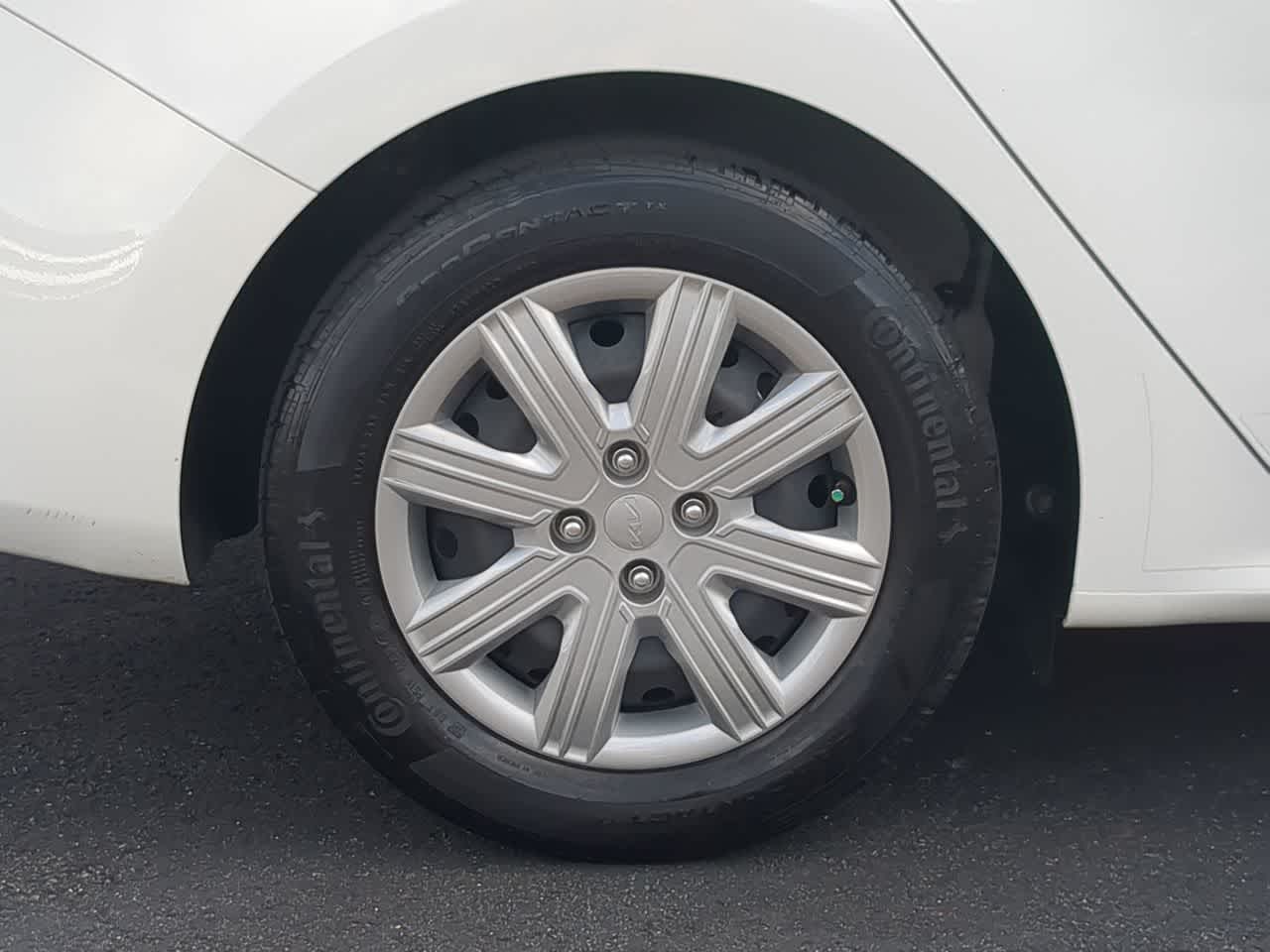 Thumbnail: 2023 Kia Rio - 13