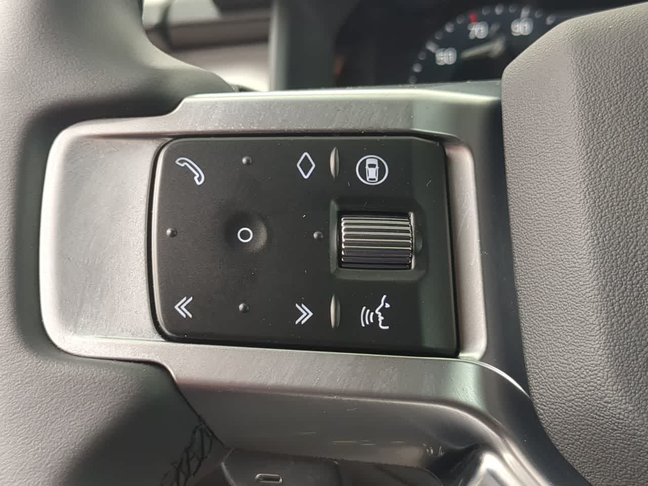 Thumbnail: 2025 Land Rover Discovery - 26