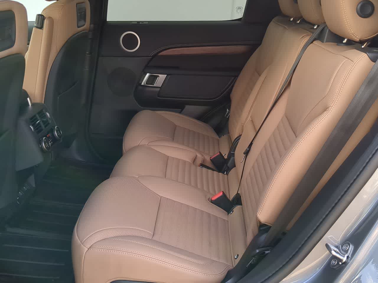 Thumbnail: 2025 Land Rover Discovery - 21