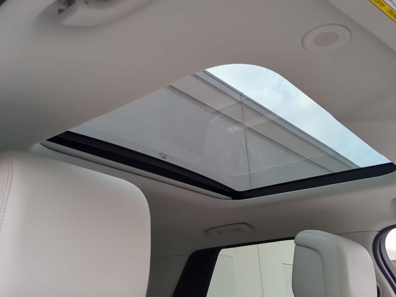 Thumbnail: 2025 Land Rover Discovery - 18