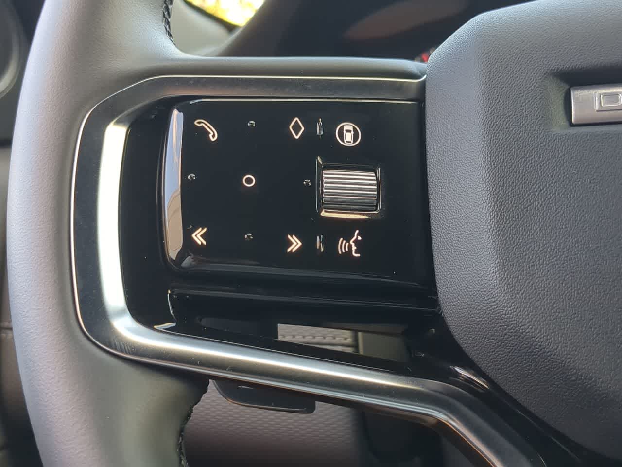 Thumbnail: 2025 Land Rover Discovery Sport - 25