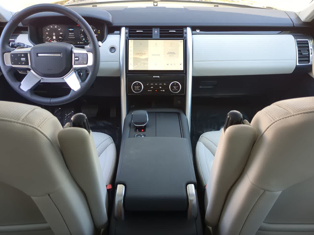 Thumbnail: 2025 Land Rover Discovery - 14