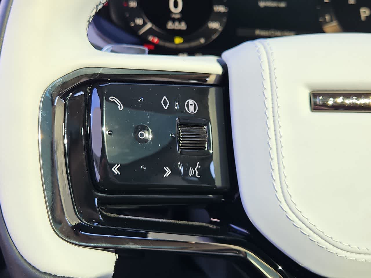 Thumbnail: 2025 Land Rover Range Rover Sport - 22