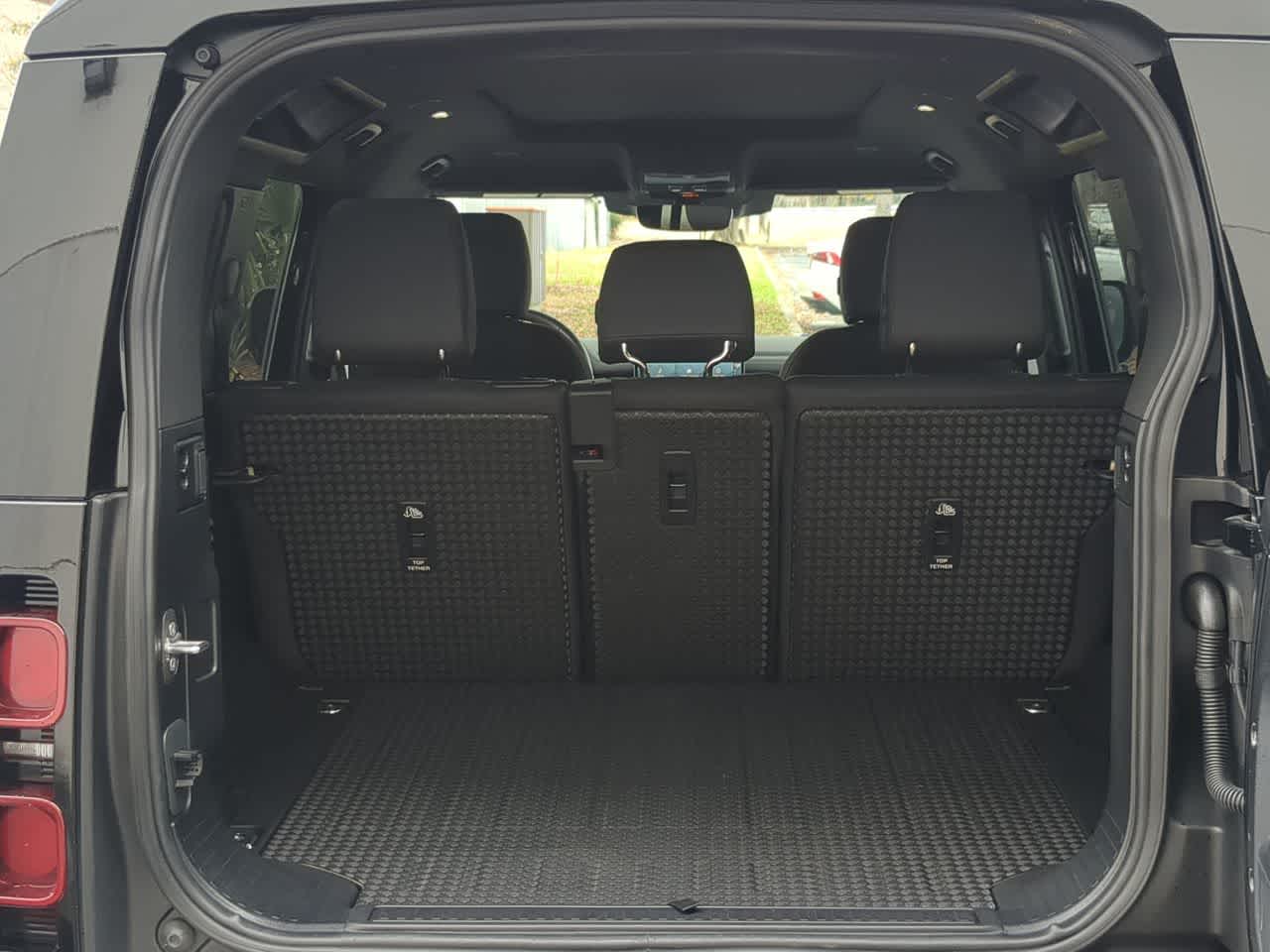 Thumbnail: 2025 Land Rover Defender - 36