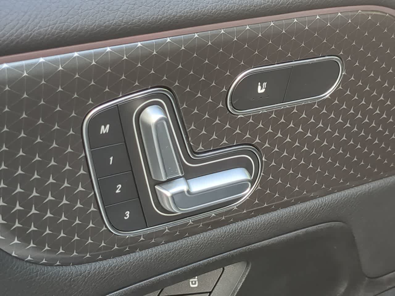 Thumbnail: 2024 Mercedes-Benz GLB - 18