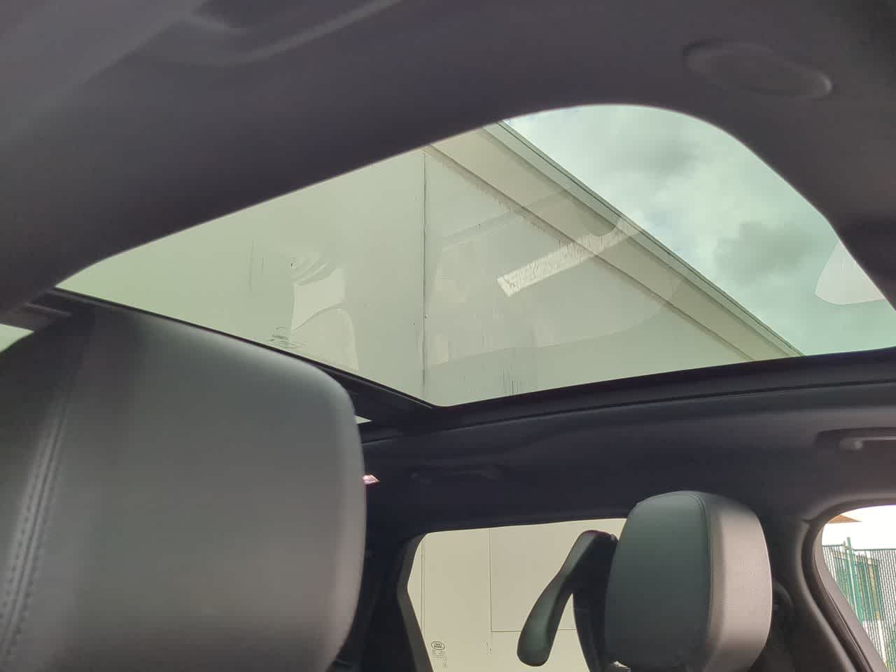 Thumbnail: 2025 Land Rover Range Rover Velar - 20