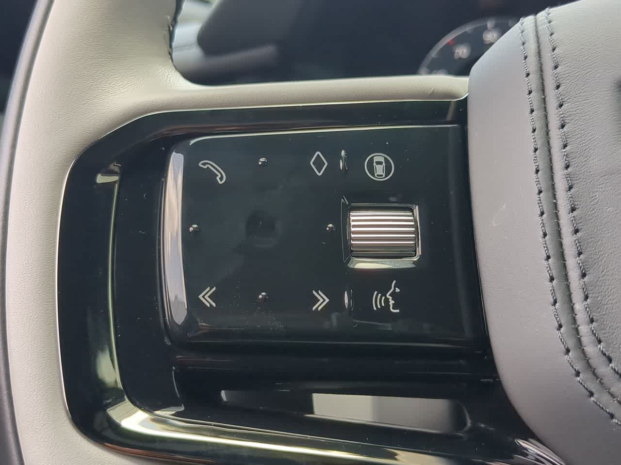 Thumbnail: 2026 Land Rover Range Rover Velar - 26