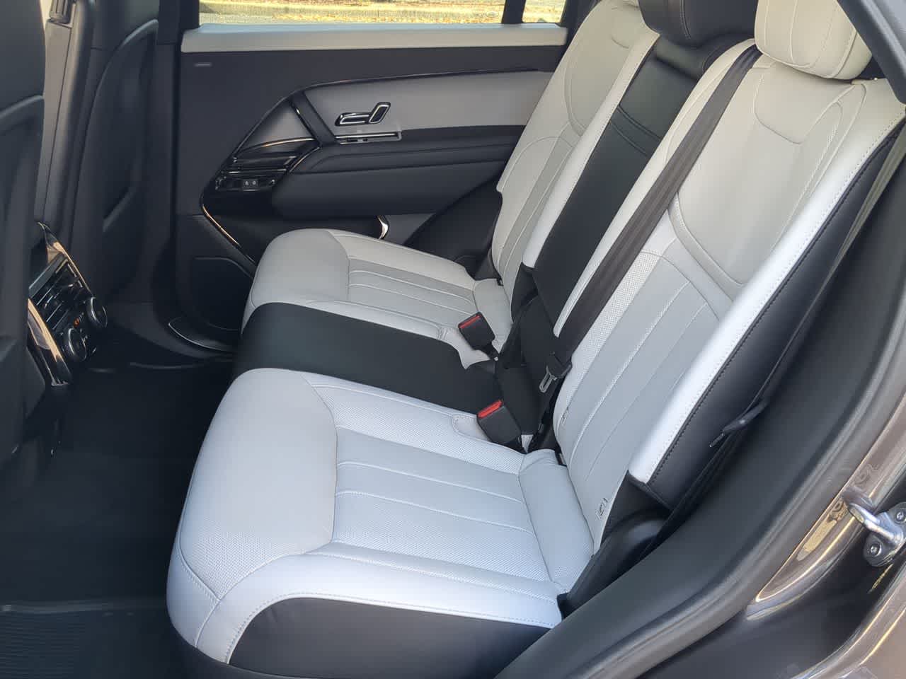 Thumbnail: 2023 Land Rover Range Rover Sport - 20