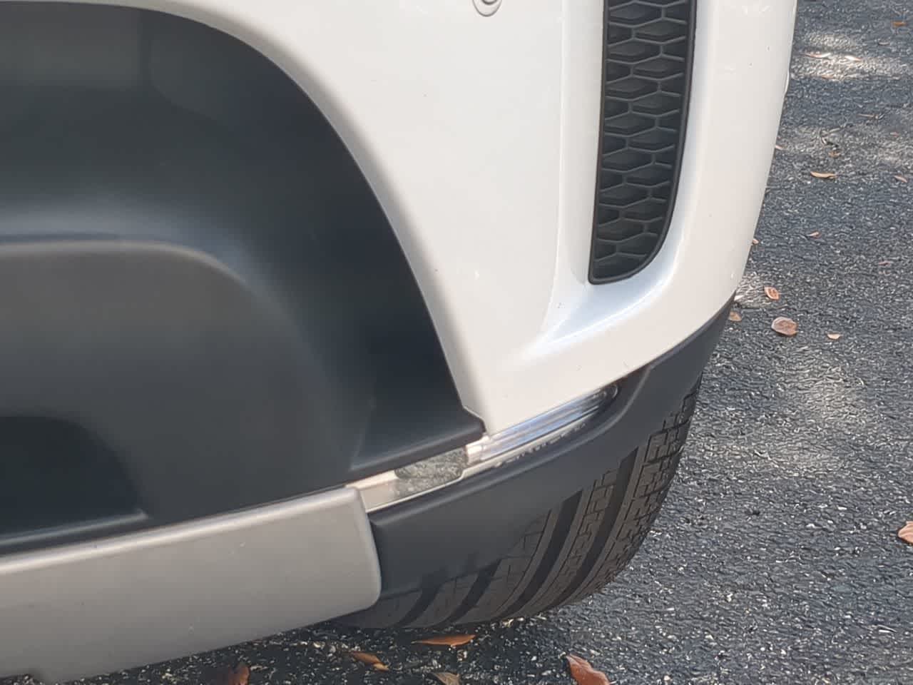 Thumbnail: 2025 Land Rover Discovery - 11