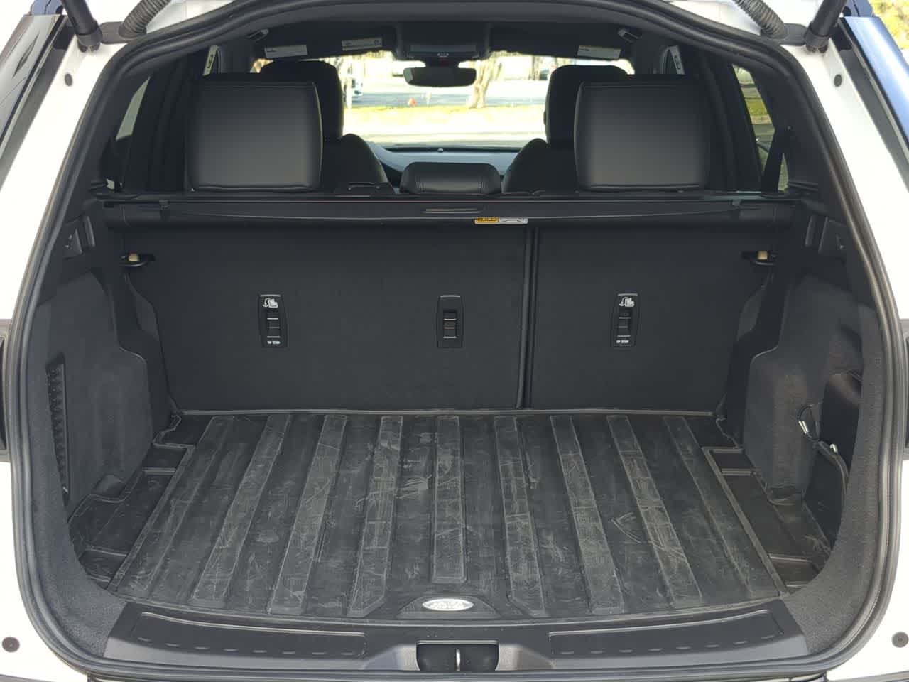 Thumbnail: 2025 Land Rover Discovery Sport - 35